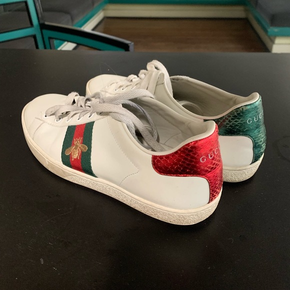 Women’s Gucci Ace Bee Sneakers Embriodered - Picture 2 of 5